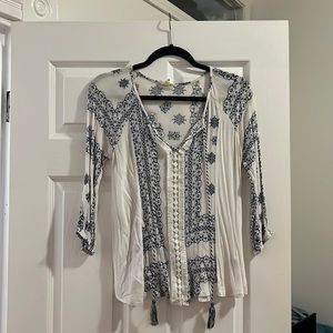 3/4 length sleeve shirt.